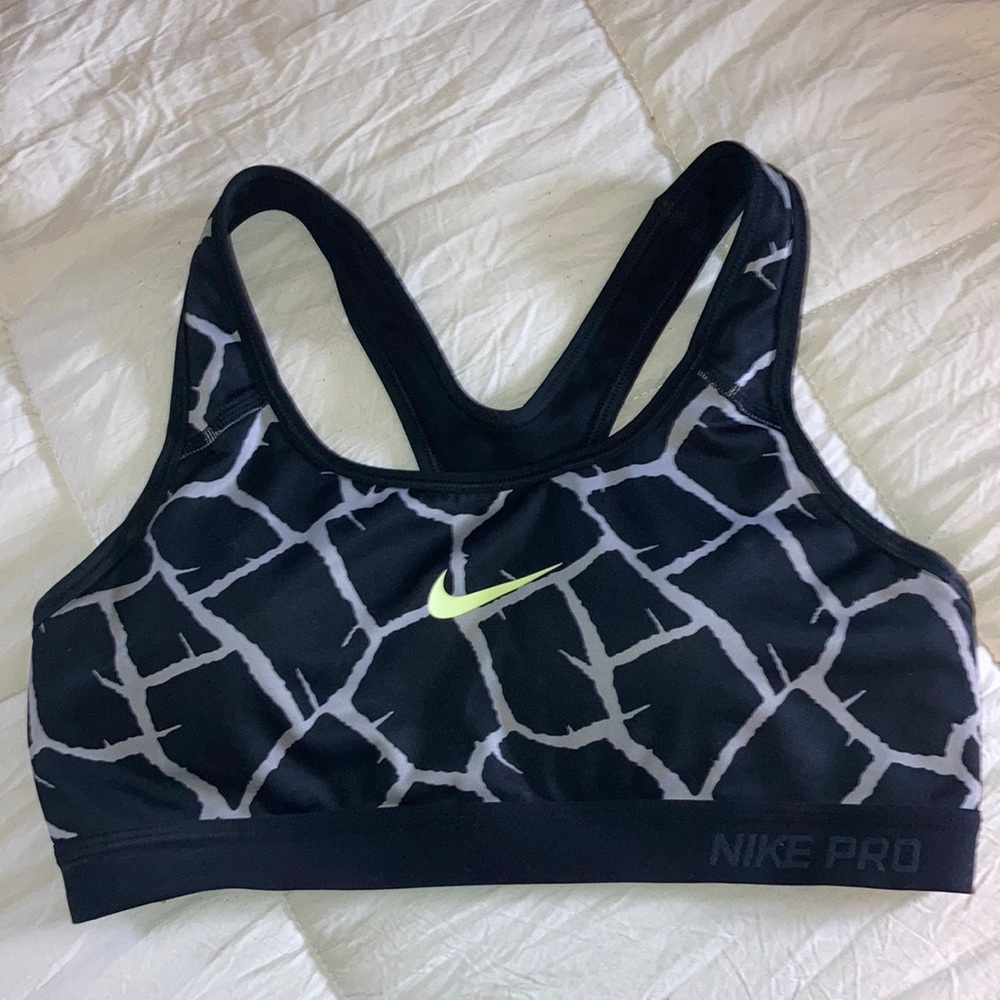 Nike pro sports bra
